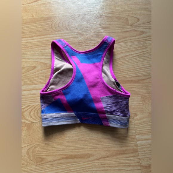 Nike Icon Clash Women's Seamless Light-Support Sports Bra - Picture 4 of 6